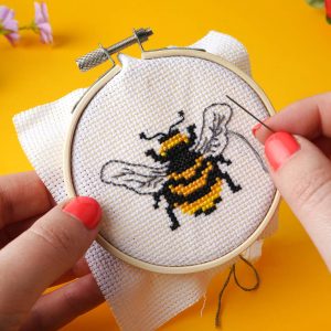 Cross-stitch Kit - Bee
